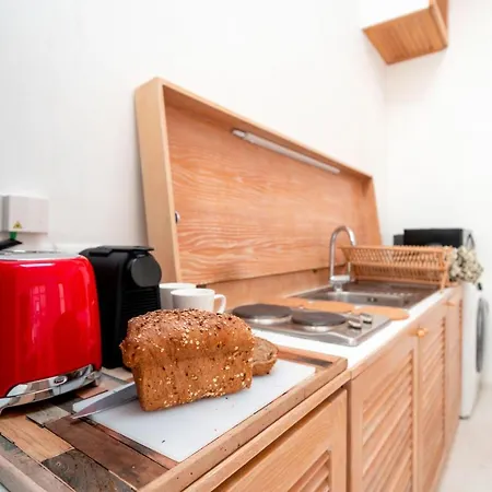 The Waterview Alcove