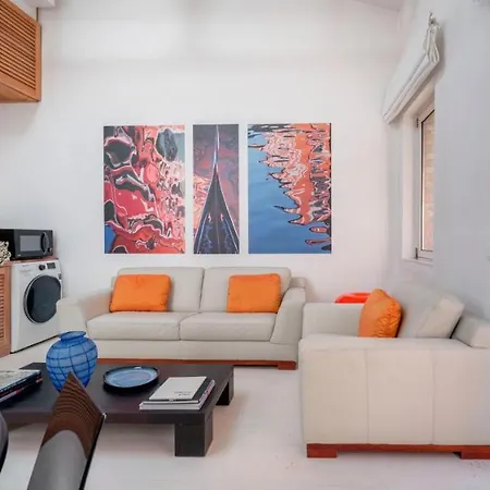 The Waterview Alcove Apartment