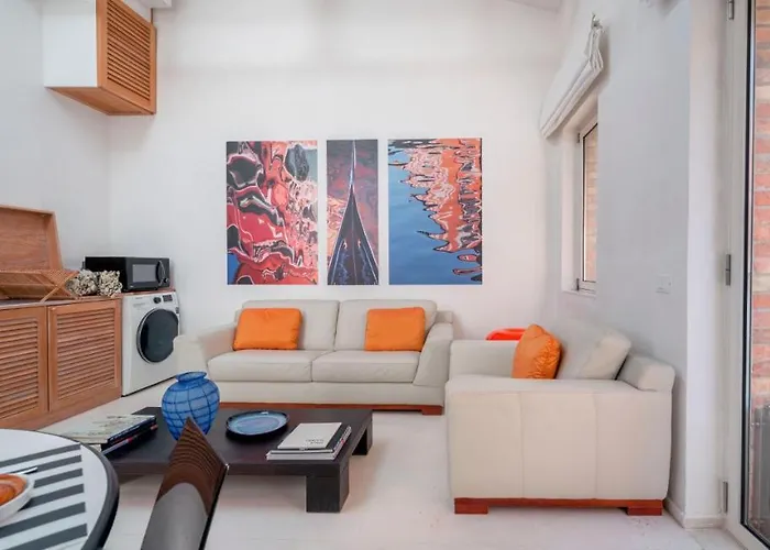 The Waterview Alcove Apartment