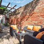 The Waterview Alcove