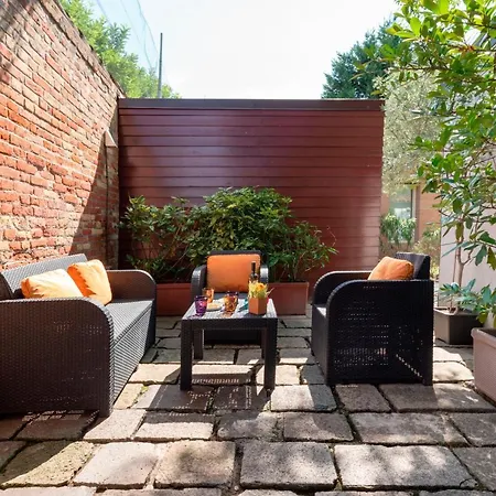 The Waterview Alcove