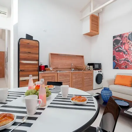 The Waterview Alcove Velence