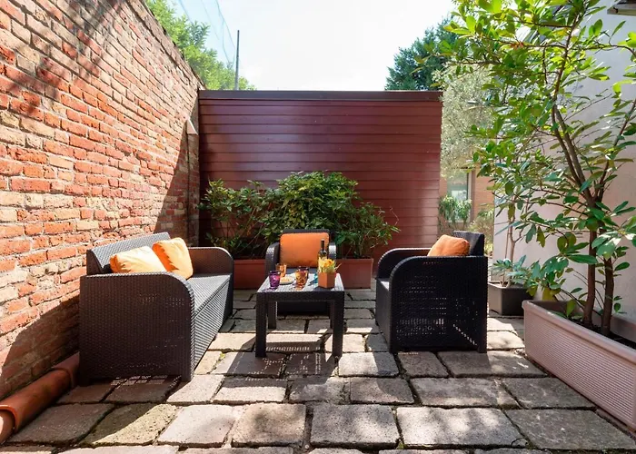The Waterview Alcove