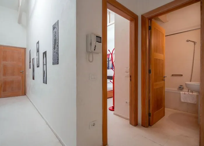 The Waterview Alcove